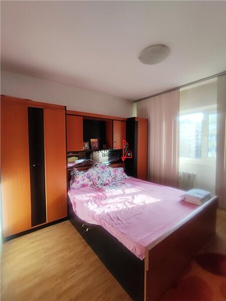 Decomandat, hol H, bloc 86, la 5 min. de metrou OBOR