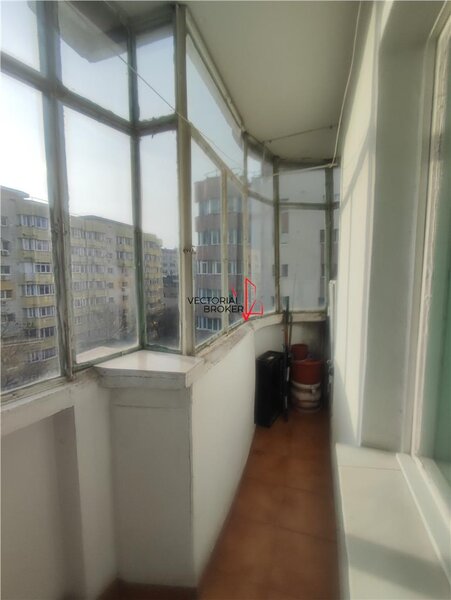 Decomandat, hol H, bloc 86, la 5 min. de metrou OBOR